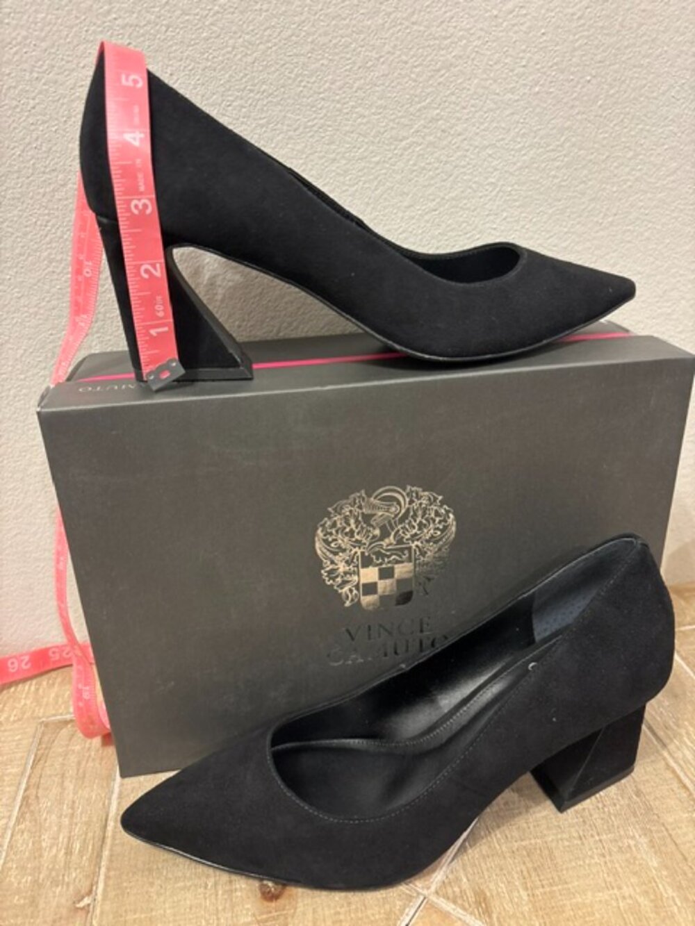 Vince Camuto VC-Hailenda Black Suede Pumps Heels Size 9 NEW Classic Dress Shoe - Picture 4 of 6